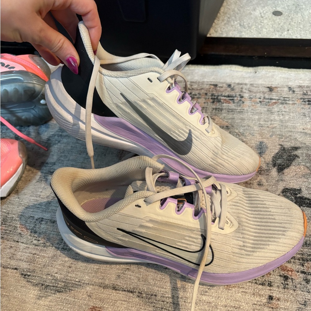 Nike size 6.5 workout shoes good support